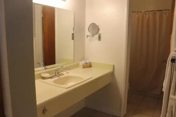 Golden Chain Motel 9